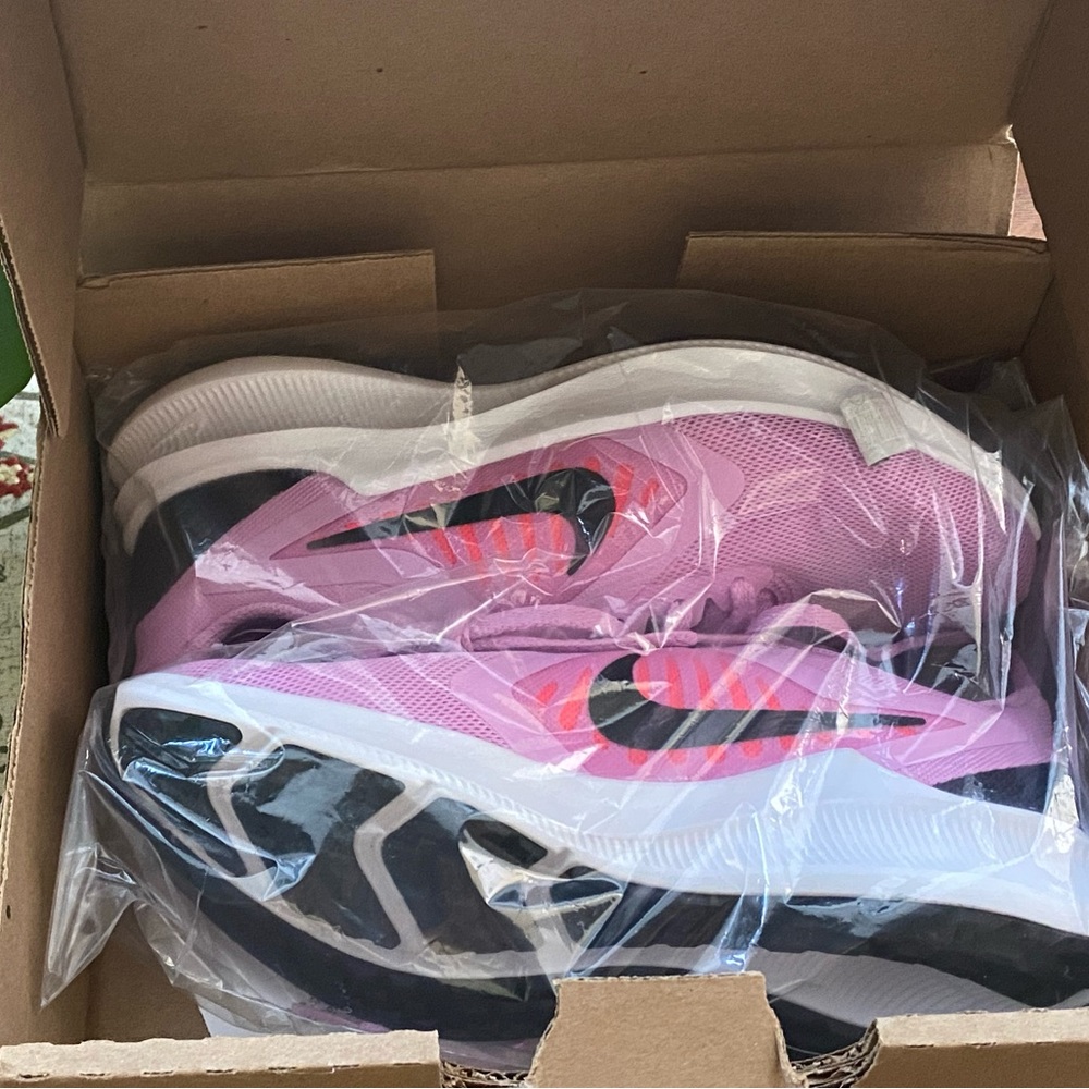 New Nike Women’s Running Shoes, Size 6 1/2